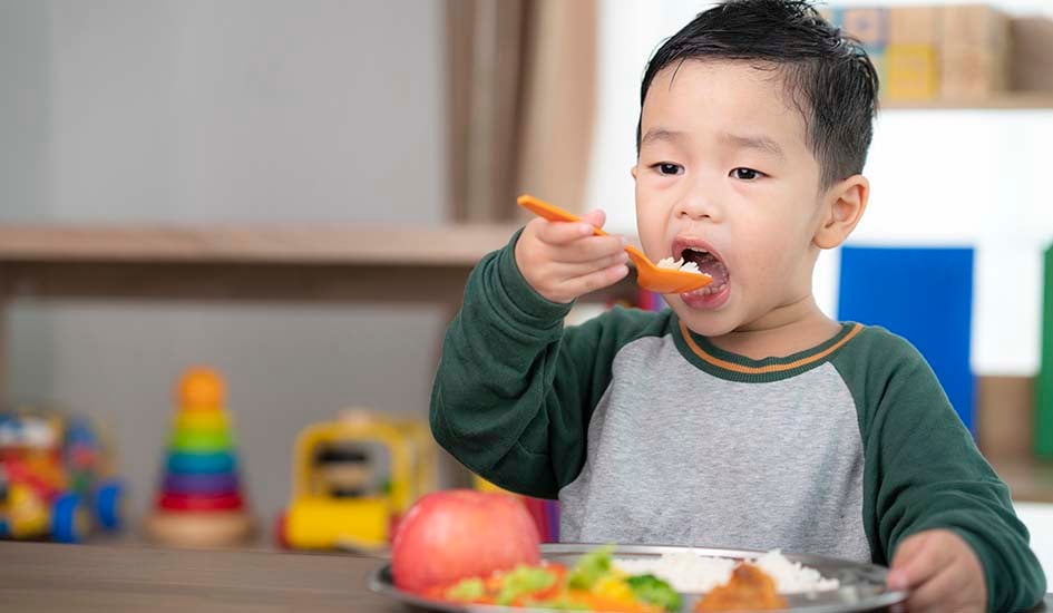 asian-student-take-lunch-class-room-by-food-tray-prepared-by-his-preschool-dental-care-oral-health