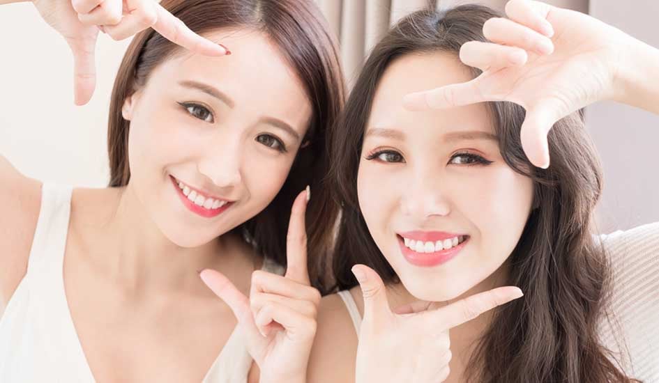 benefit-of-invisalign-two-pretty-girl-smile-dental-care-white-asian-smile-happy-cute-expertise