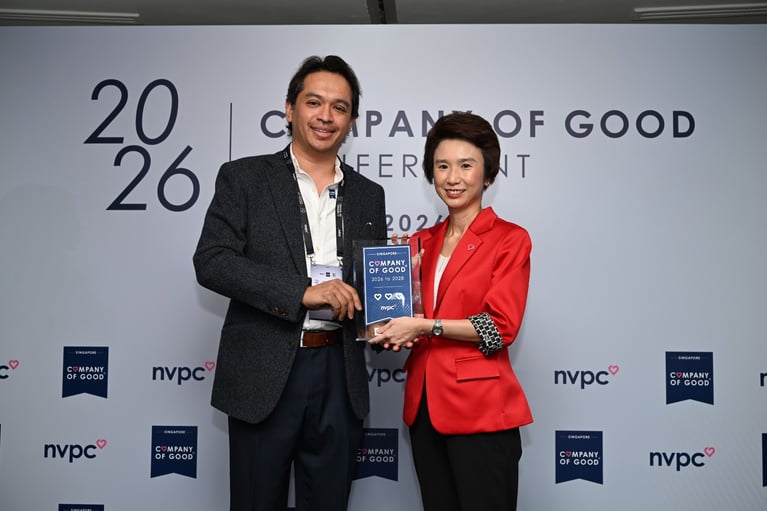 Dr Samintharaj Kumar accepts the Singapore Company of Good 3 Hearts Recognition on behalf of Nuffield Holdings Private Limited.