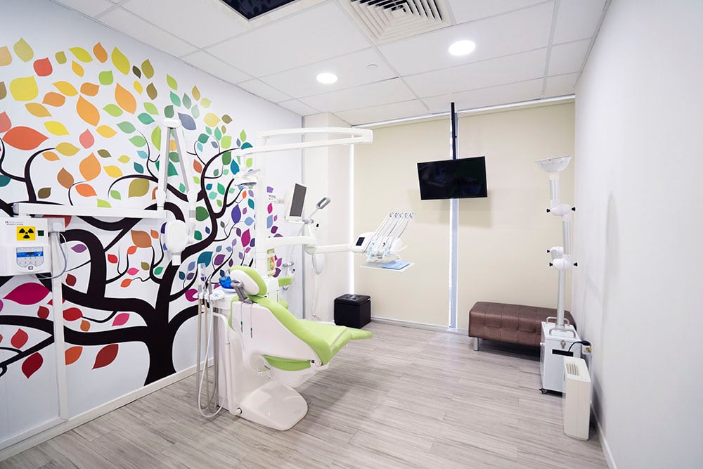 NF Dental Raffles Place9633_DentalRoom3_Blind halfway