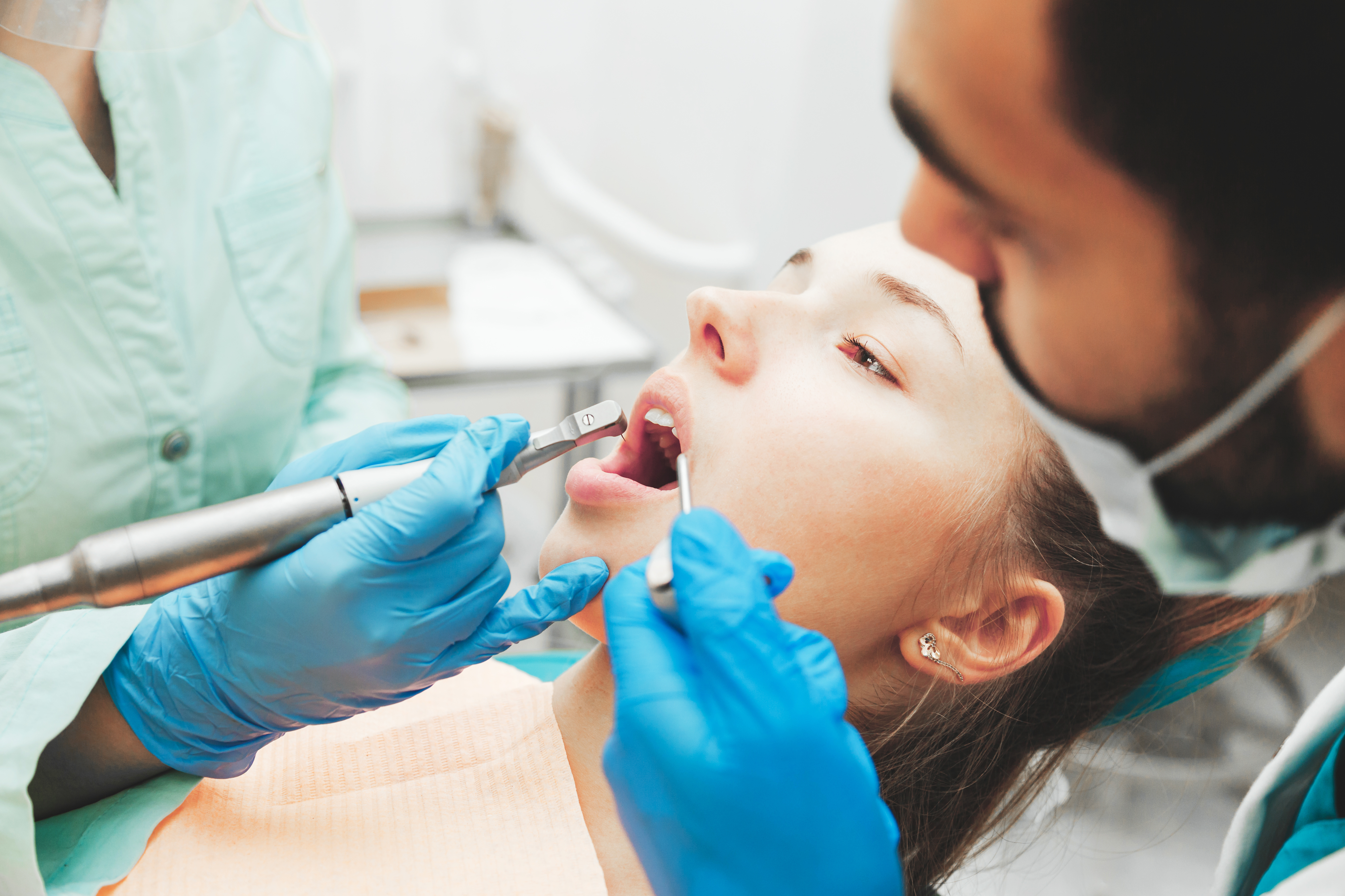 child at dentist image