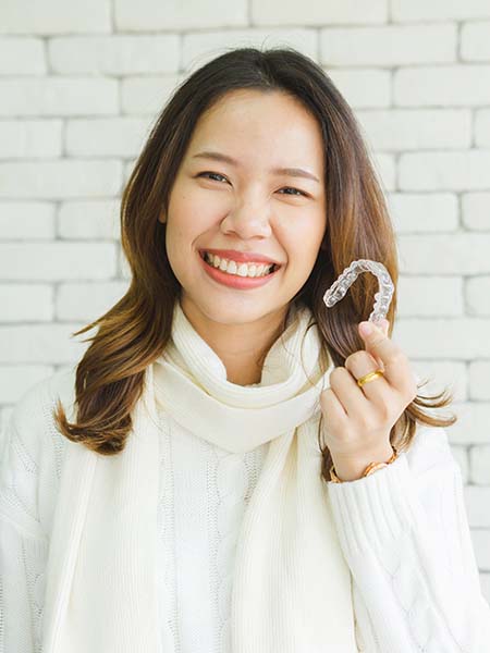 how-does-invisalign-use-the-newest-technology-dental-care-asian-girl-check-up-oral-health