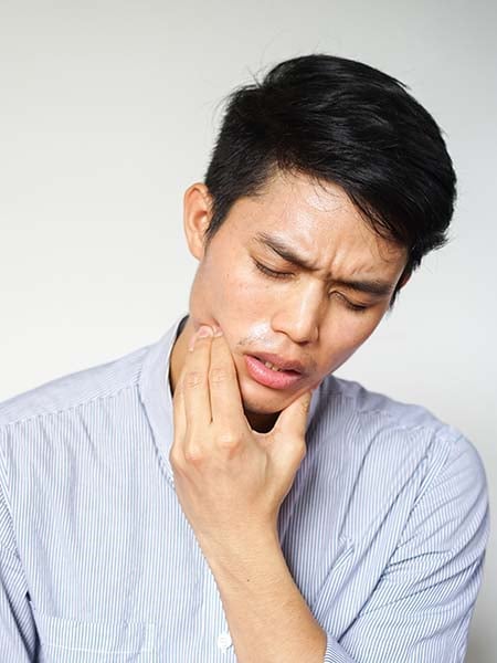 why-remove-your-wisdom-teeth-asian-boy-pain